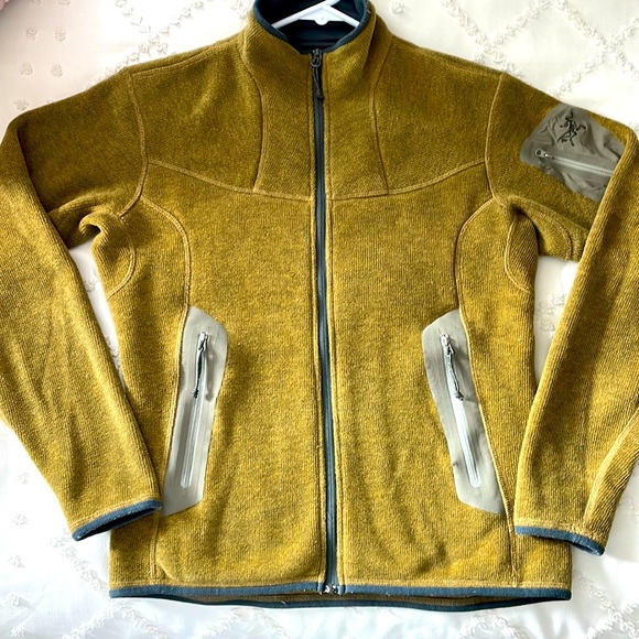 Arc'teryx Jackets & Blazers - Arc’teryx olive fleece zip-up jacket, size M